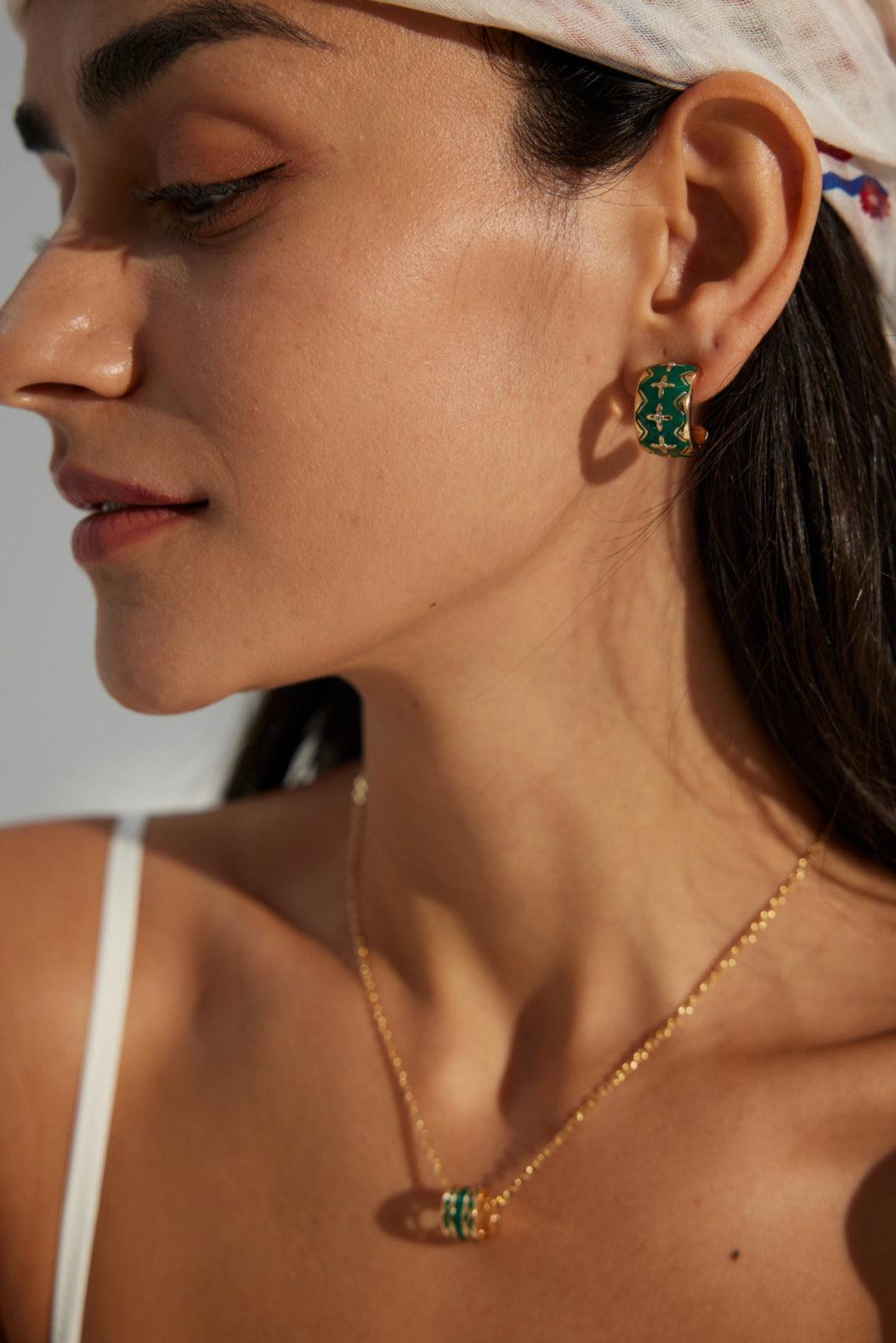 Stunning green stone earrings and matching necklace in gold, perfect for a sophisticated and timeless look