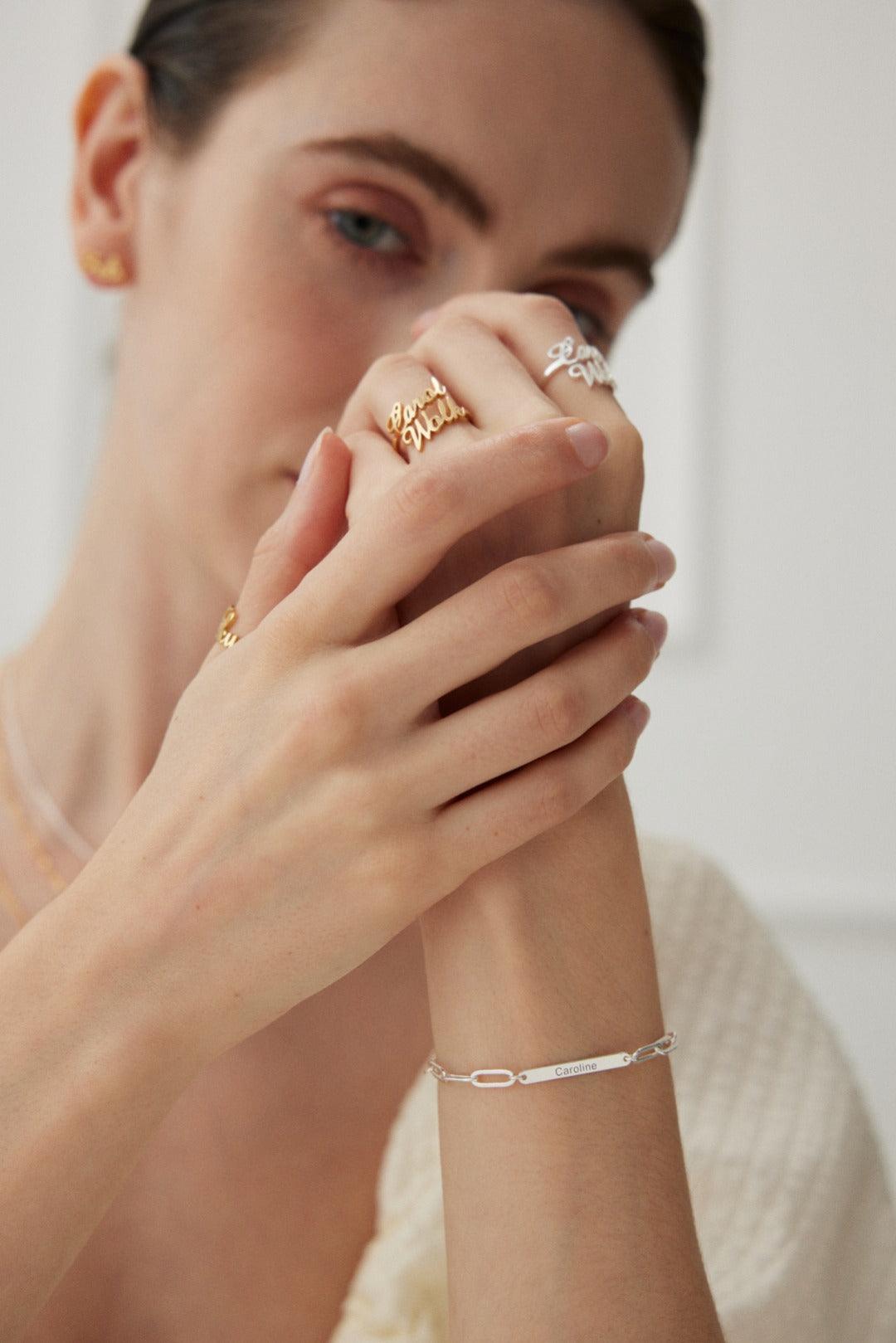 Delicate bracelet in gold and silver, perfect for layering or wearing solo for a sophisticated touch