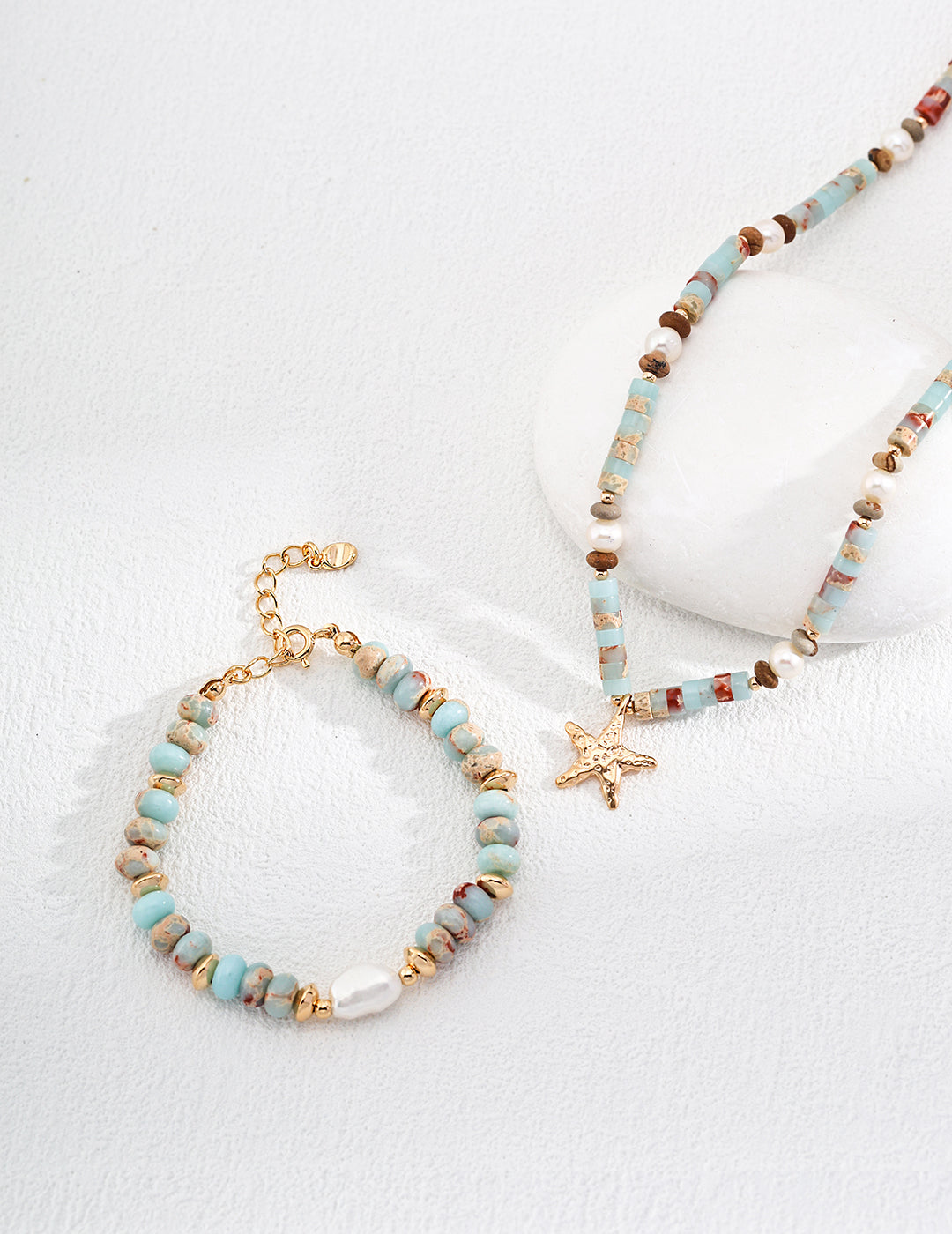 Perfect summer jewelry set with turquoise beads and gold accents, great for beach or resort wear.